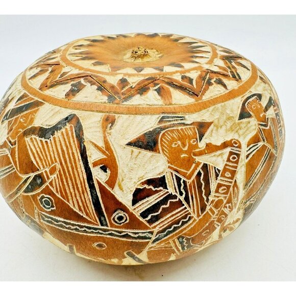 Folk Art Peru Storyteller Gourd Hand Carved Village Musicians Medium 5 inch - Picture 4 of 10